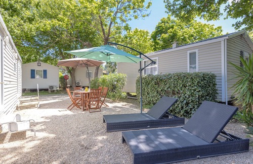 Plage d'Argeles House | Mobile Home at Camping Le Front De Mer – Excludes Camping Fees – Shared Pool & Air Conditioning
