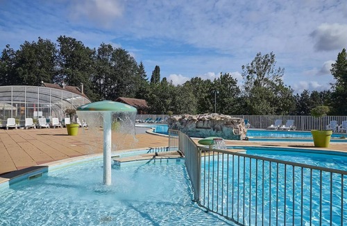 Trogues House | Mobile Home | Classic | 2 Bedrooms | Sleeps 4–6 | Raised Deck