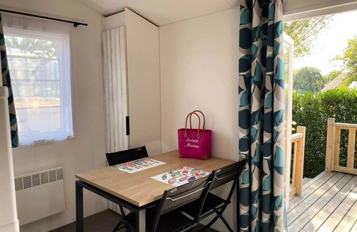 Combrit House | Mobile Home | Comfort | 1 Bedroom | 2 people | Raised Deck | TV