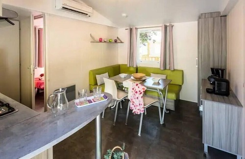 Millau House | Mobile Home | Comfort | 2 Bedrooms | 4–6 people | Raised Deck | A/C