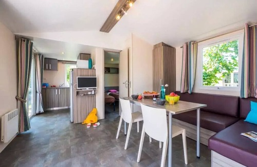 Villereal House | Mobile Home | Comfort | 2 Bedrooms | 4 People | Raised Deck | TV