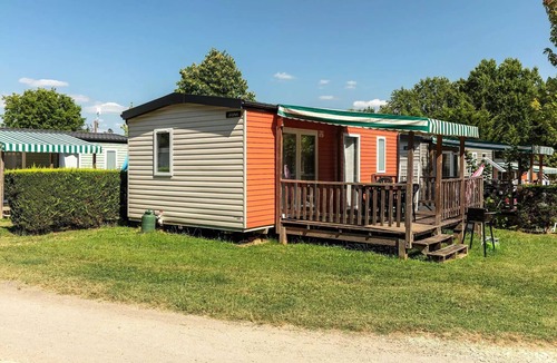 Villereal House | Mobile Home | Comfort | 2 Bedrooms | 4 People | Raised Deck | TV