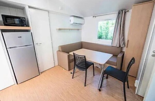 Millau House | Mobile Home | Comfort | 3 Bedrooms | 6 Guests | Raised Deck | A/C