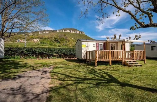 Millau House | Mobile Home | Comfort | 3 Bedrooms | 6 Guests | Raised Deck | A/C