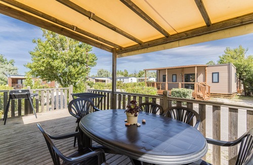 Torreilles House | Mobile Home in 5-Star Seafront Campsite with Pool, Wi-Fi & Air Conditioning in Torreilles