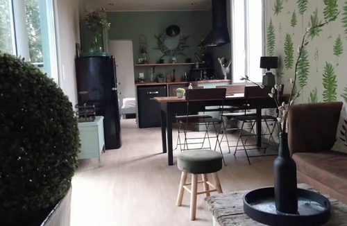 Parigny-les-Vaux House | Mobile home in the wooded grounds of Château de Mimont