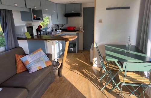 Bourg-de-Visa House | Mobile Home “Le Cottage du Lavoir” with Pool, Shared Terraces and Garden