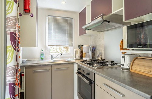 Saint-Sornin House | Mobile Home near Royan-Oléron with Shared Pool, Private Terrace & Air Conditioning