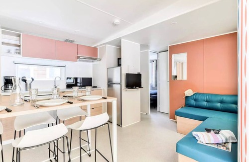 Villereal House | Mobile Home | Premium | 3 Bedrooms | Sleeps 6 | Lounge Terrace | A/C | TV