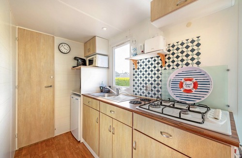 Cleder House | Mobile Home 'Ty Reuniou' with Sea View, Private Terrace and Garden