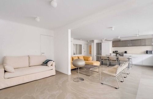 Saint-Fargeau Apartment | Modern 1BDR/2P flat with a balcony – Ménilmontant