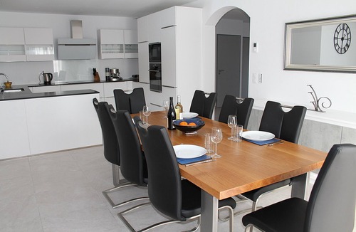 Laroque-des-Alberes Villa | Modern 4 bedroom villa, air-conditioning, swimming pool, private garden