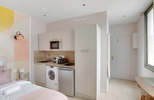 Neuilly-sur-Seine Apartment | Modern air-conditioned studio – Neuilly