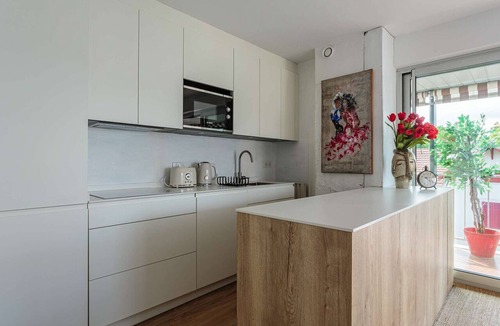 Saint-Jean-de-Luz City Center Apartment | Modern Apartment in Saint-Jean-de-Luz, 400m from Beach, Parking & WiFi Included