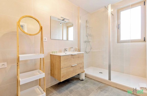 Champigny-sur-Marne Apartment | Modern Apt with Balcony -6P-Proche Disney/Paris