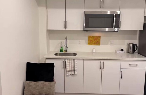 Barrie Apartment | Modern “Cutesy” Studio Unit With Private Entrance
