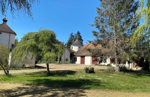 Cusset House | Modern gîte in the heart of Château de Champagnat