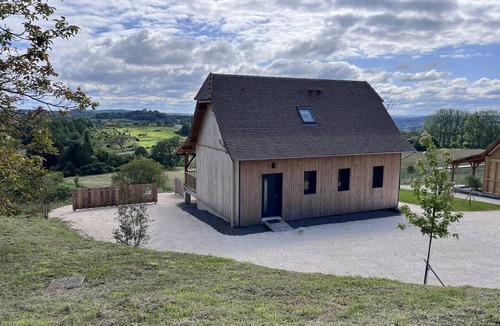 Preyssac-d'Excideuil Cottage | Modern house in the heart of Green Périgord with pets allowed