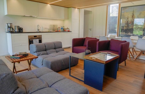 Bangor House | Modern house 800m from beach with garden and WIFI