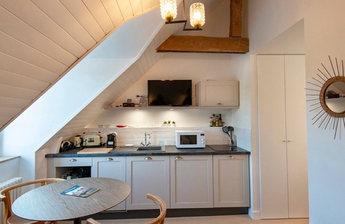 Sauzon Apartment | Modern Studio in Sauzon with Wifi Included