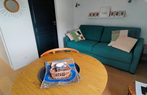 Sauzon Apartment | Modern Studio in Sauzon with Wifi Included