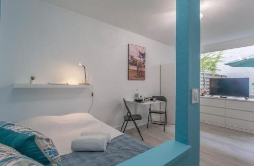 Quartier Hyper-Centre Apartment | Modern Studio with Garden Central Location