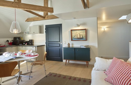 Sauzon Apartment | Modern studio with sea view and cozy comfort in Sauzon