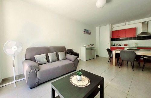 La Jetee Apartment | Modern T3 Apartment, Pool, Garage - Close to Beach in Canet-en-Roussillon - Sleeps 4