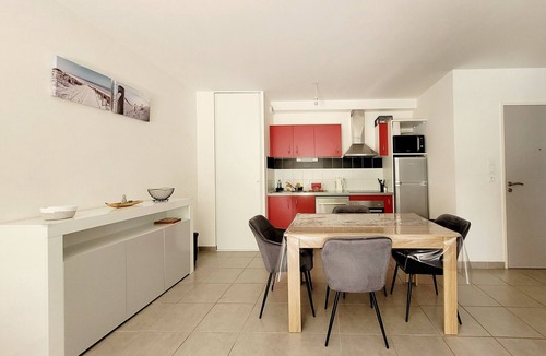 La Jetee Apartment | Modern T3 Apartment, Pool, Garage - Close to Beach in Canet-en-Roussillon - Sleeps 4