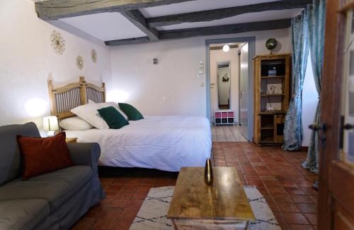 Lournand House | Mon Petit Paradis avec Piscine Intérieure Privative Chauffée et climatisation