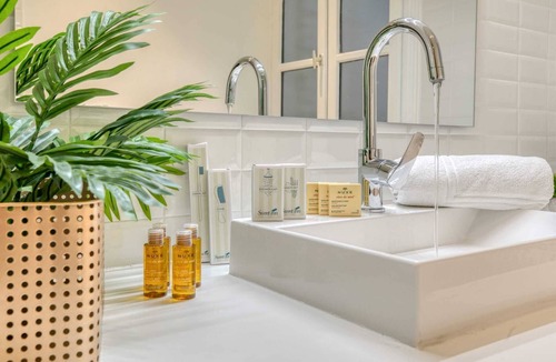 Champs-Elysees Apartment | Montaigne III - Studio Apartment, Sleeps 12