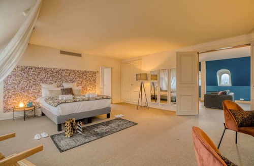 Champs-Elysees Apartment | Montaigne III - Studio Apartment, Sleeps 12