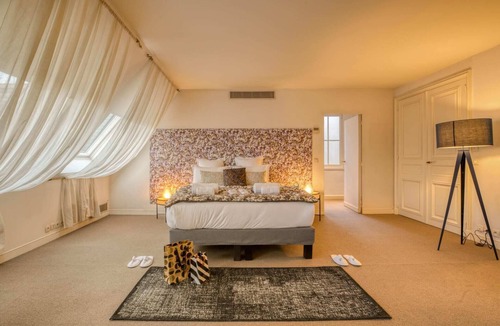 Champs-Elysees Apartment | Montaigne III - Studio Apartment, Sleeps 12