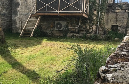 Lhospitalet House | MONTAT, 46 Lot, Quercy white. Small house with garden
