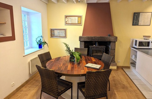 Urville-Nacqueville House | Moulin 4 to 6 pers, facing the sea in the grounds of a manor house, pets welcome