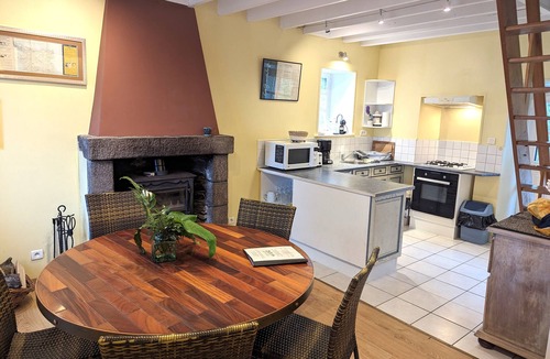 Urville-Nacqueville House | Moulin 4 to 6 pers, facing the sea in the grounds of a manor house, pets welcome