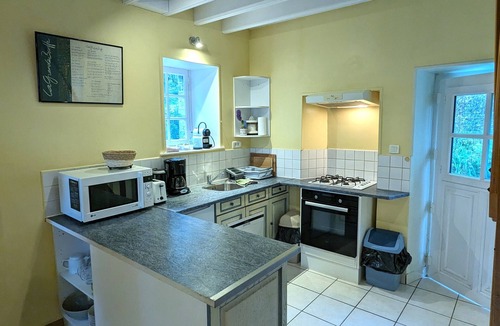 Urville-Nacqueville House | Moulin 4 to 6 pers, facing the sea in the grounds of a manor house, pets welcome