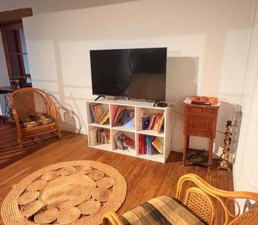 Gracay House | Moulin Bondon, au bord de l'eau, draps fournis et ménage inclus