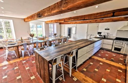 Epinac House | Moulin des Ducs by Vindihouses - Piscine chauffée - escalade - billard - fitness - etc