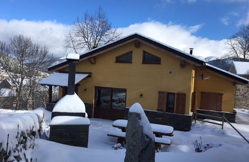 Formigueres House | Mountain chalet next ski station.