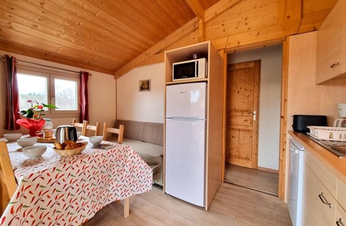 Usson-en-Forez Cottage | Nature chalet, pets welcome - 6 guests
