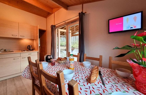 Usson-en-Forez Cottage | Nature chalet, pets welcome - 6 guests
