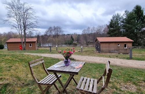 Usson-en-Forez Apartment | Nature-friendly caravan, pets allowed - 3 guests