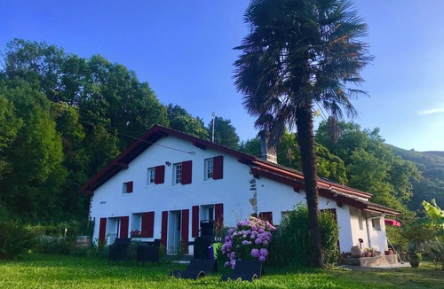 Itxassou Apartment | Nature gite (2 suites) near Espellette and Cambo les bains Pets welcome