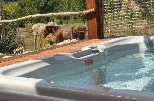 Gontaud House | Nature-themed vacation rental with a private spa and fully air-conditioned pool