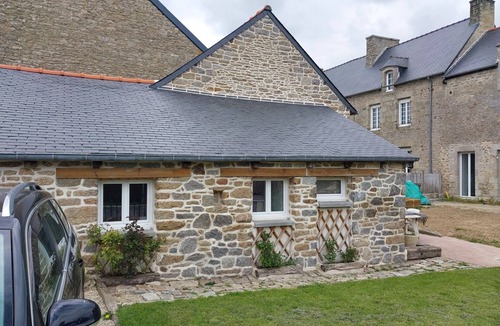 Saint-Carne House | Nebengebäude mit lokalem Charme by Interhome