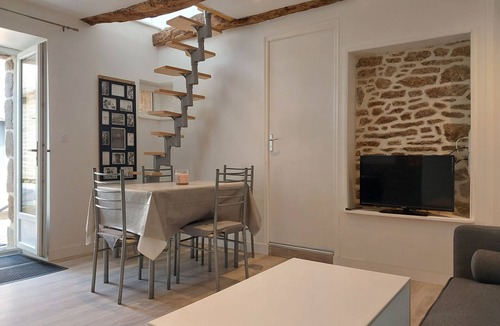 Saint-Carne House | Nebengebäude mit lokalem Charme by Interhome