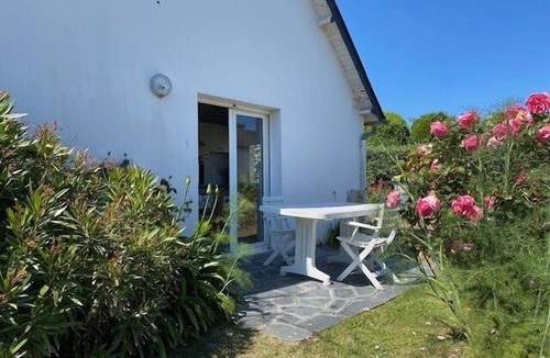 Tregastel House | Neo-Breton at the edge of the water and near the center!