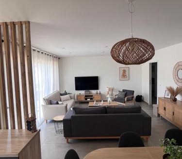 Montamise House | NeseHome, Maison à proximité du Futuroscope