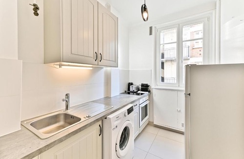 Neuilly-sur-Seine Apartment | Neuilly-sur-Seine, sobre et élégant